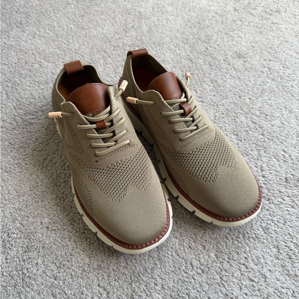 Men's Tan and Brown Lace-Up Oxfords